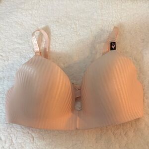 Victoria's Secret T-Shirt Wireless Light Pink Striped Bra